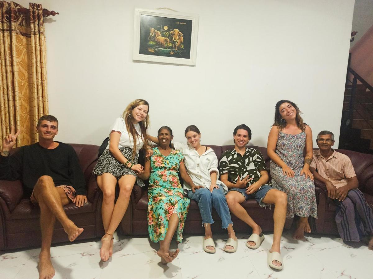 Maneesha Guest House Weligama Ngoại thất bức ảnh